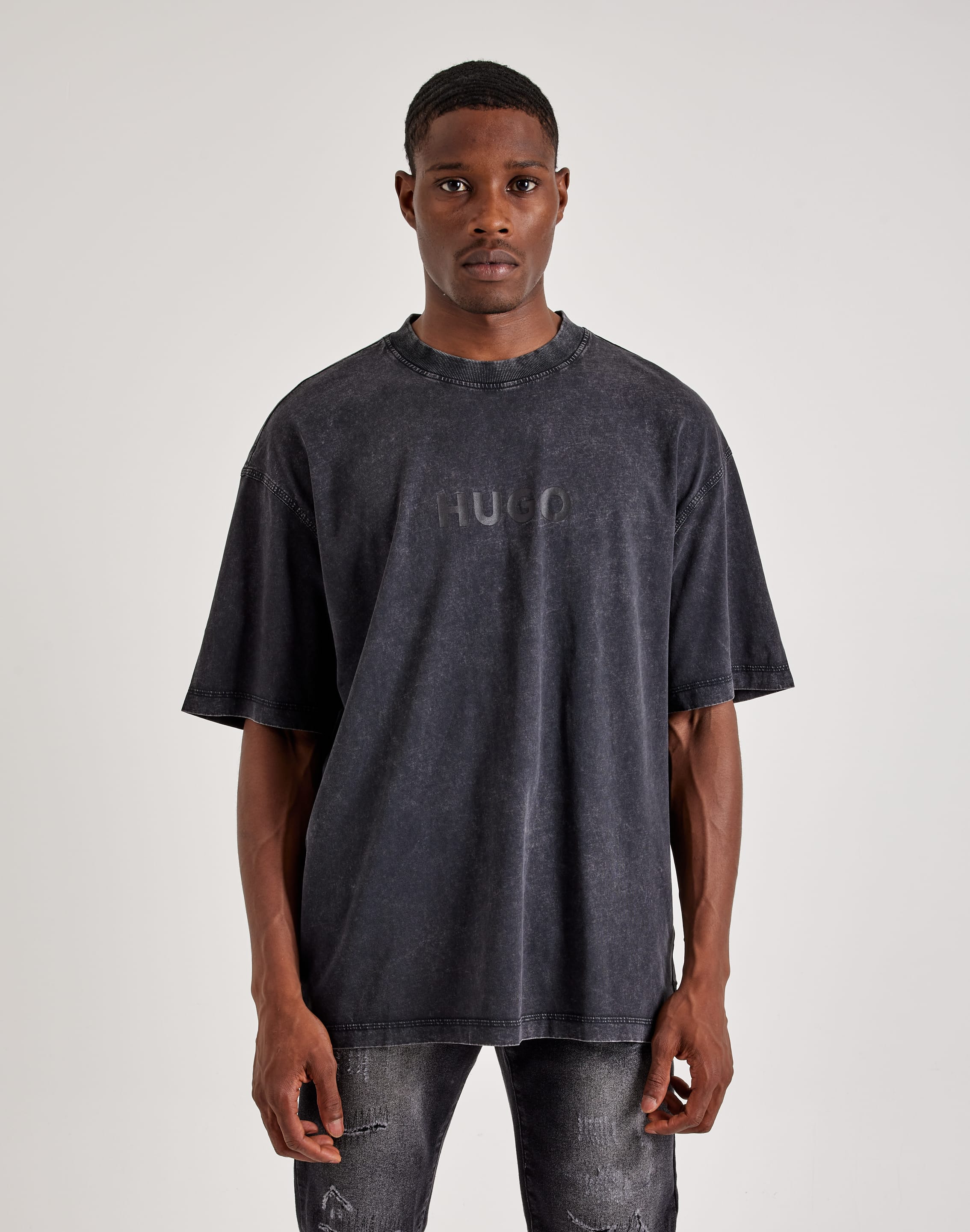 Hugo Nebute Tee