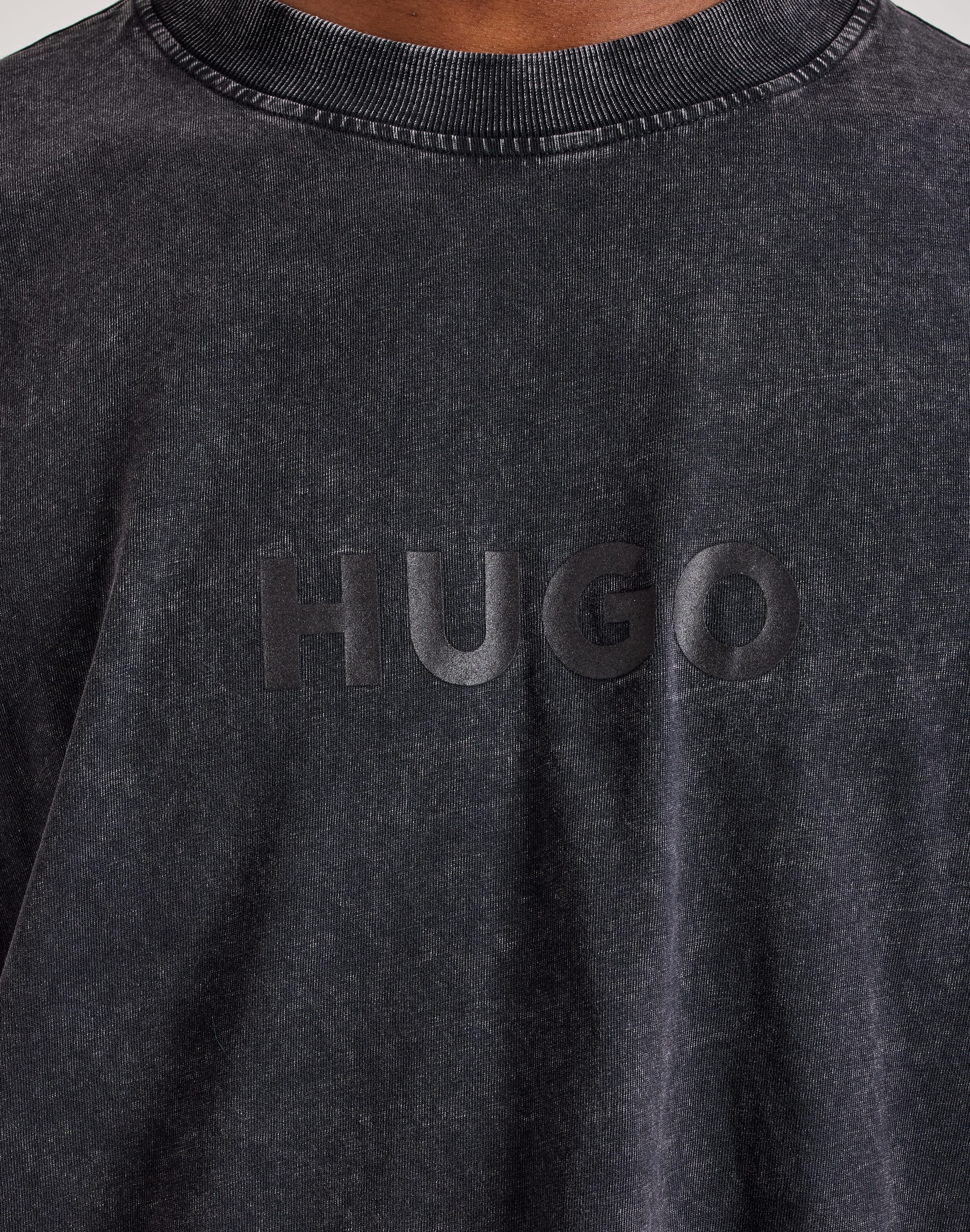Hugo Nebute Tee