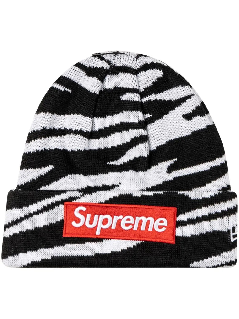 gorro con logo de supreme x New Era