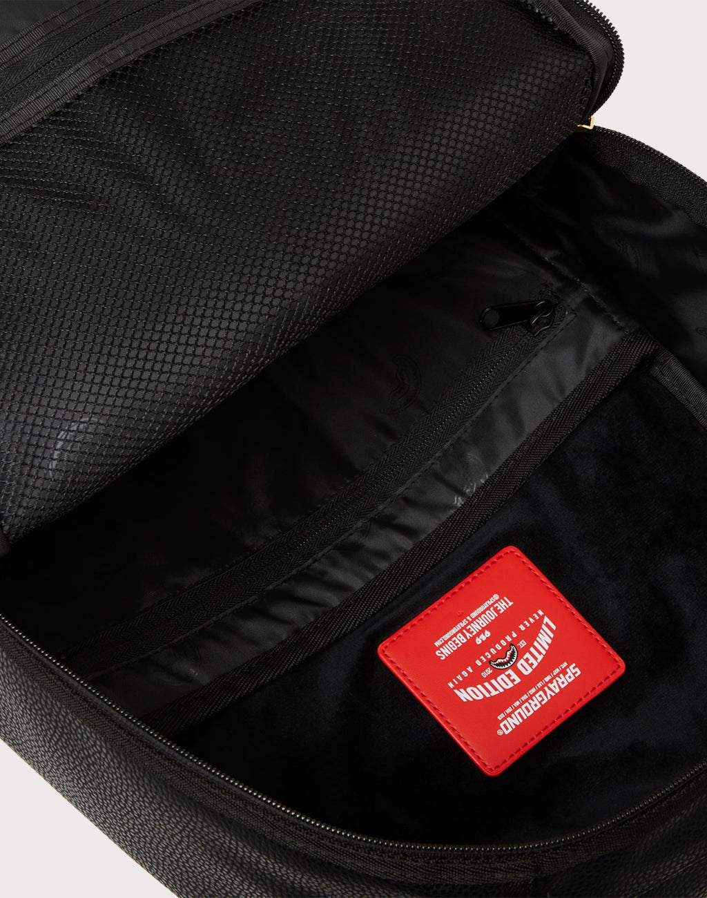 Sprayground Shark Central DLXSV