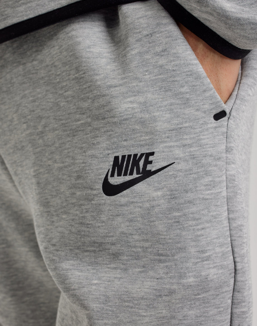 NIKE TECH FLEECE JOGGERS GREY