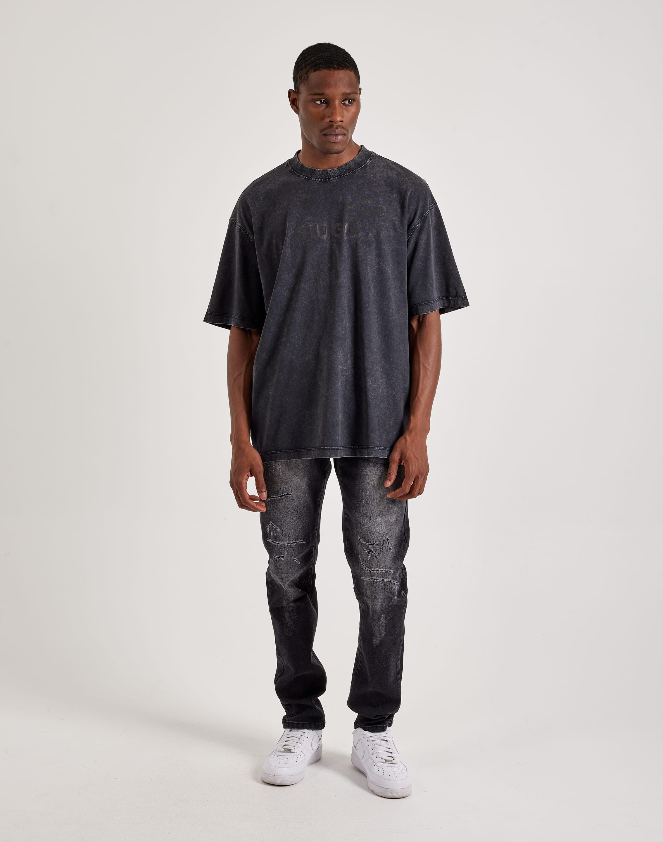 Hugo Nebute Tee