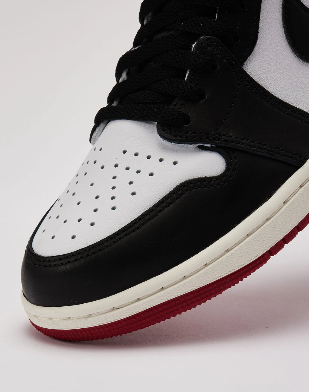 Jordan Air Jordan 1 Retro High OG 'Black Toe Reimagined'
