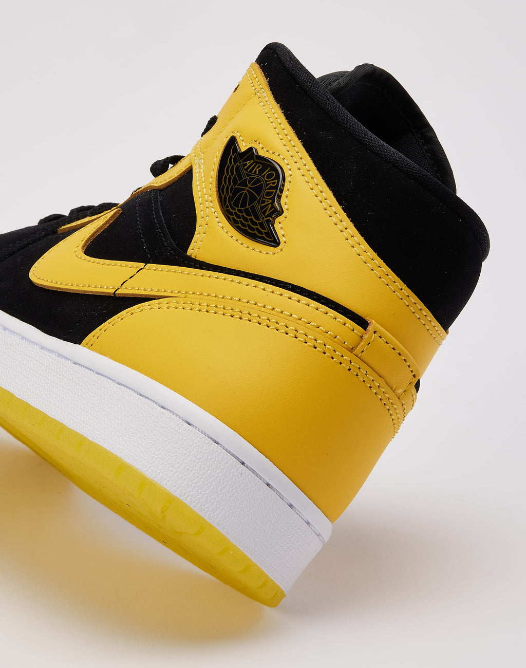 JORDAN AIR JORDAN 1 MID SE NEW LOVE