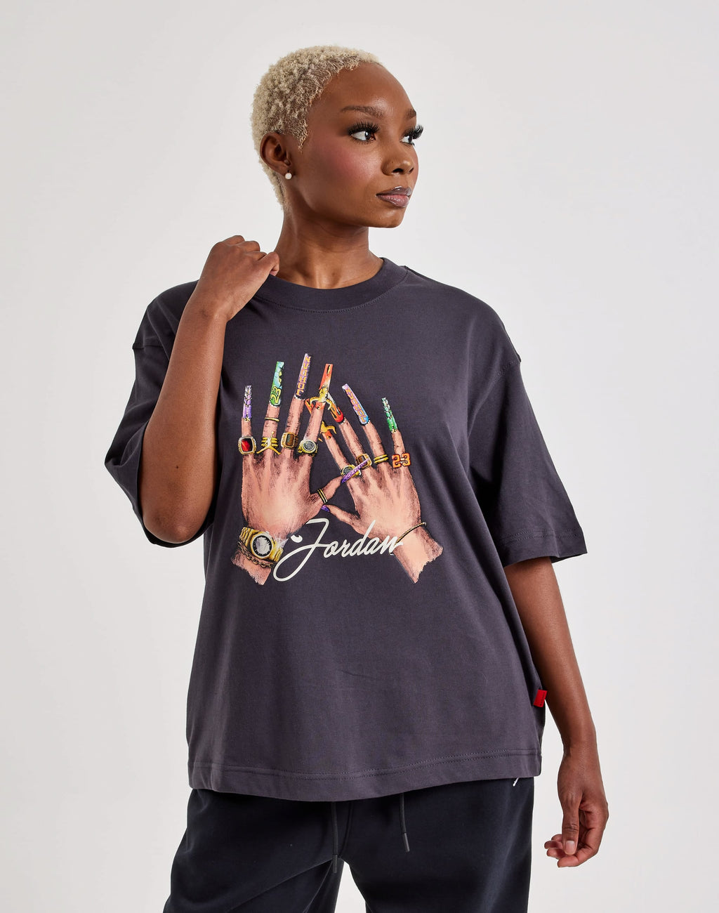 JORDAN GRAPHIC GIRLFRIEND TEE DARK GREY (MUJER)