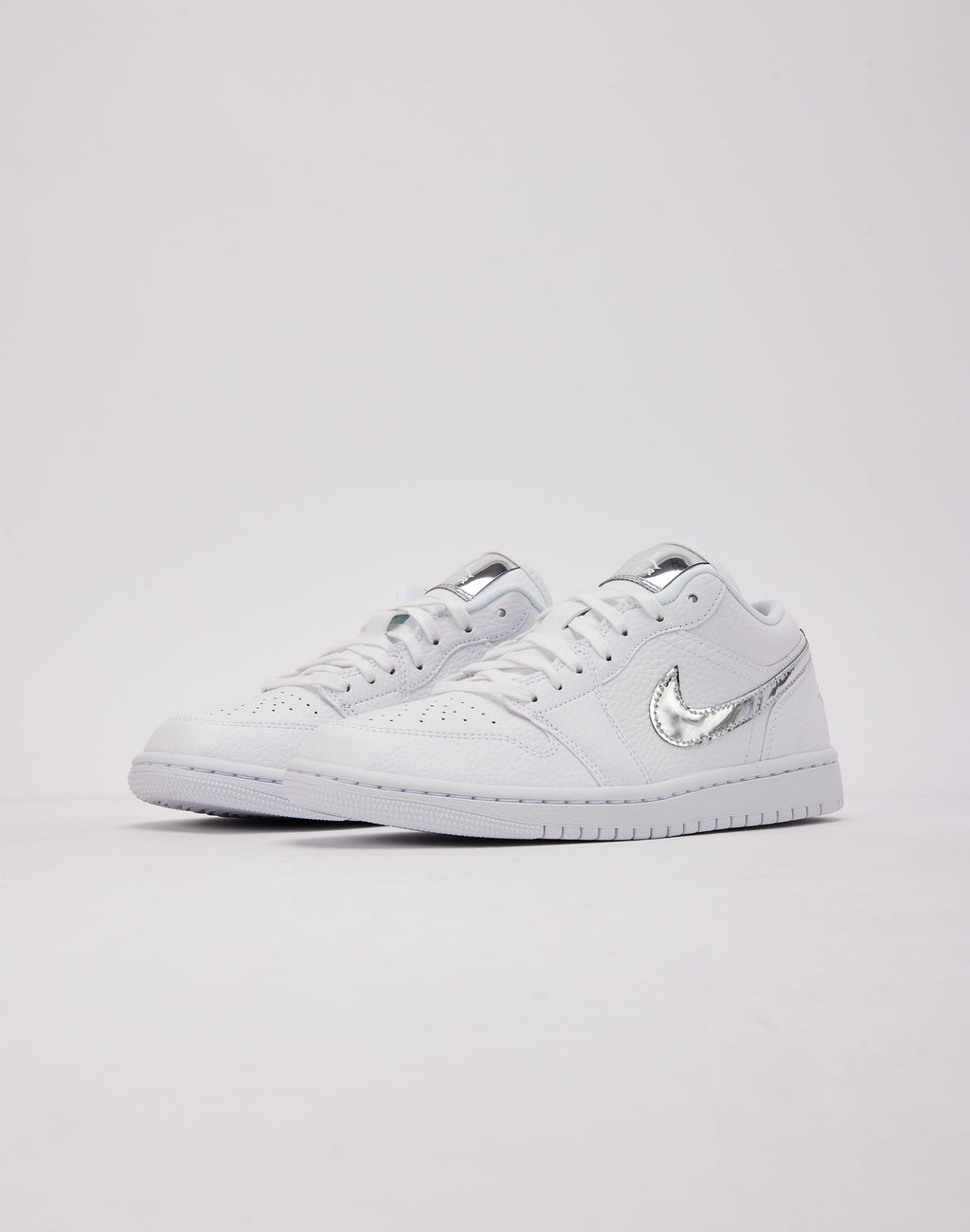 JORDAN AIR JORDAN 1 LOW SE WHITE (MUJER)