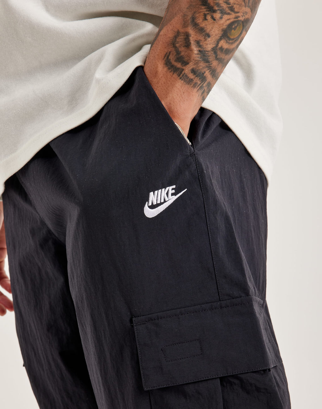 NIKE CLUB WOVEN CARGO PANTS BLACK