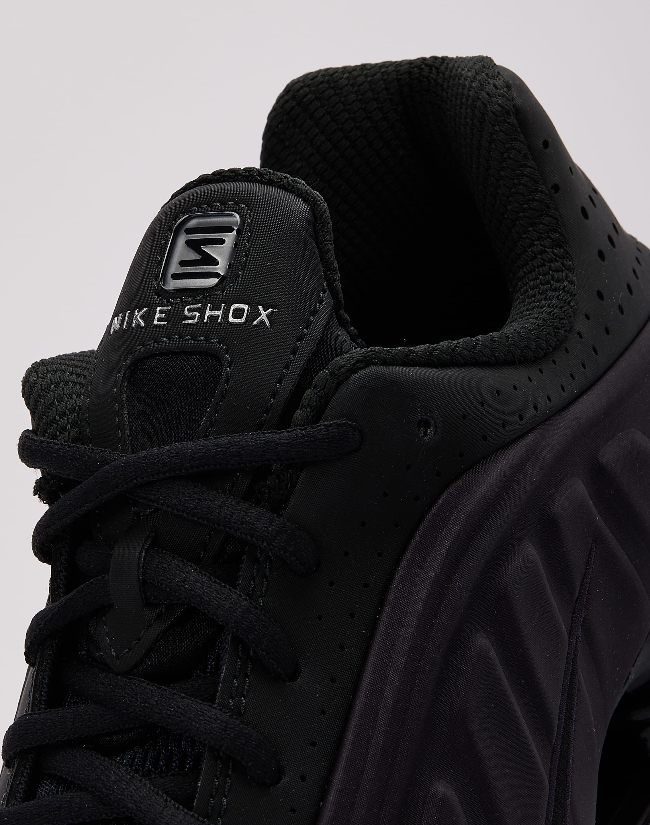 Nike Shox R4