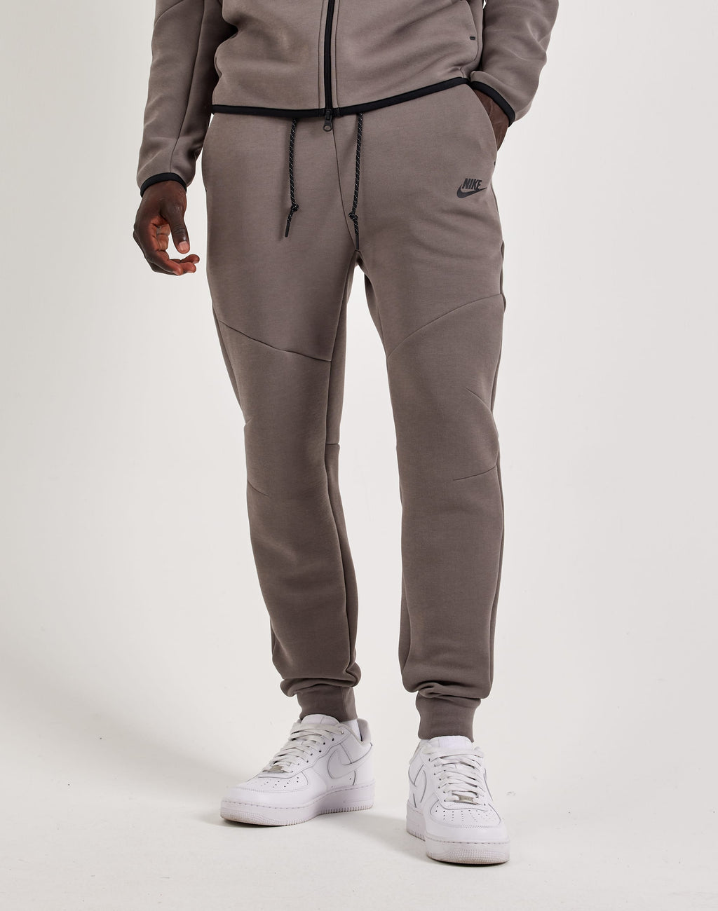 NIKE TECH FLEECE JOGGERS BROWN