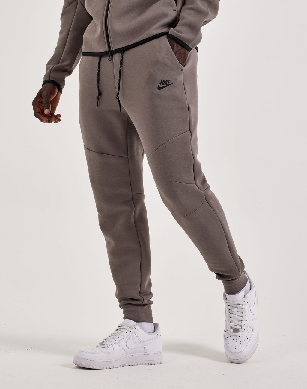 NIKE TECH FLEECE JOGGERS BROWN
