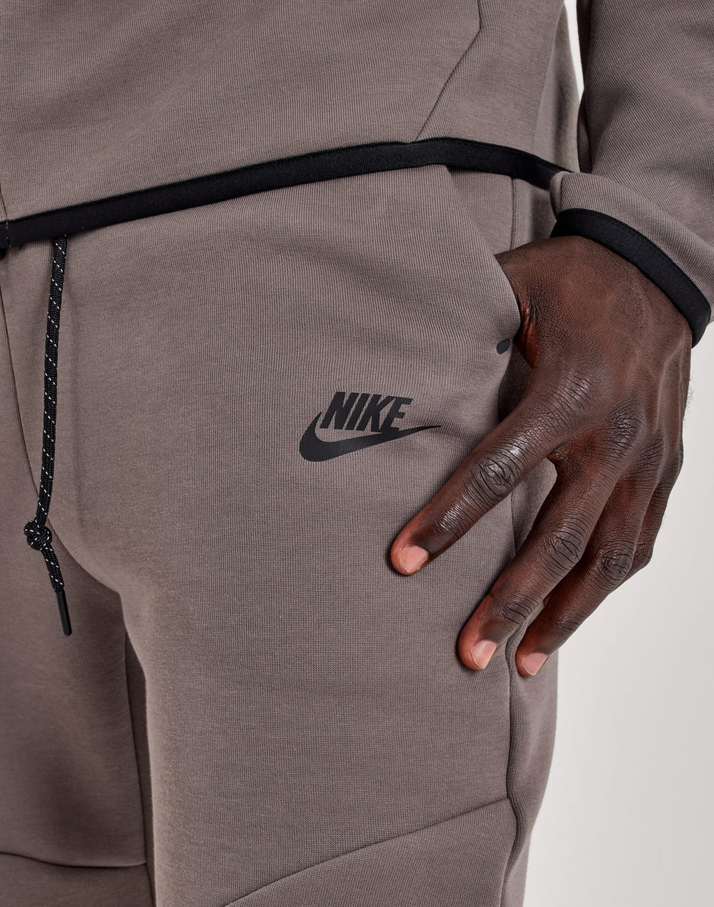 NIKE TECH FLEECE JOGGERS BROWN