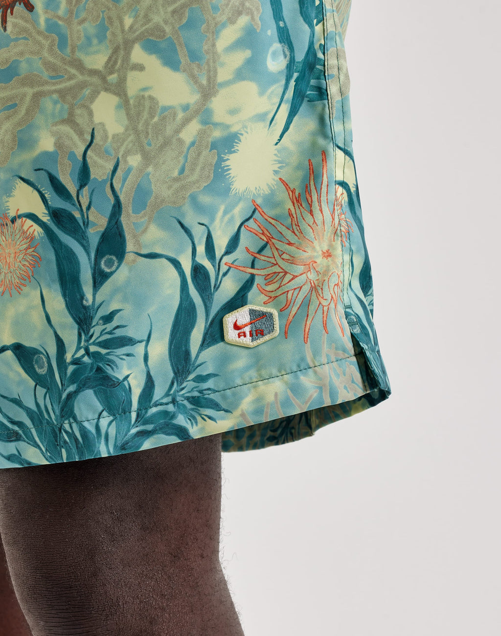 NIKE CLUB FLOW SHORTS LIGHT GREEN