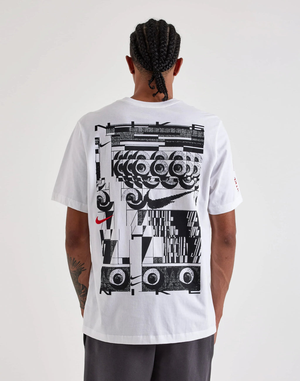 MENS NIKE GRAPHIC TEE