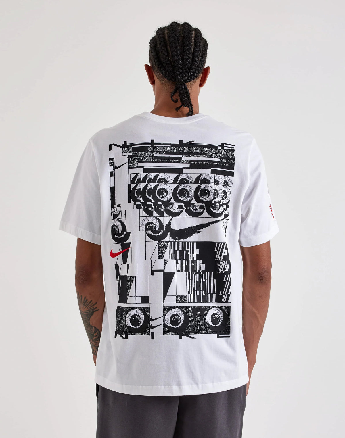 MENS NIKE GRAPHIC TEE